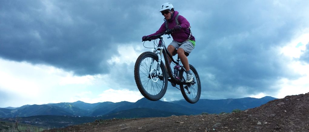 Stella Selden reviews the Pearl Izumi Canyon shorts, Blister Gear Review