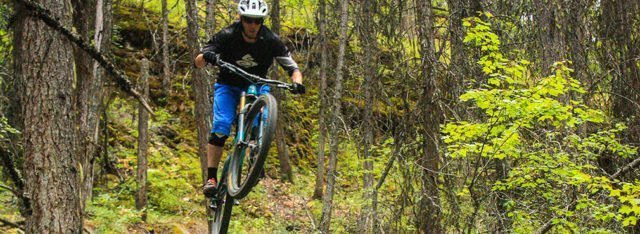 Noah Bodman reviews the Sweet Protection Hunter Enduro Shorts and Chikamin Jersey for Blister Gear Review.