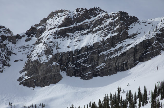 Jonathan Ellsworth discusses James Buehler's snowboard descent of Ciochetti's Ribbon on the BLISTER Podcast