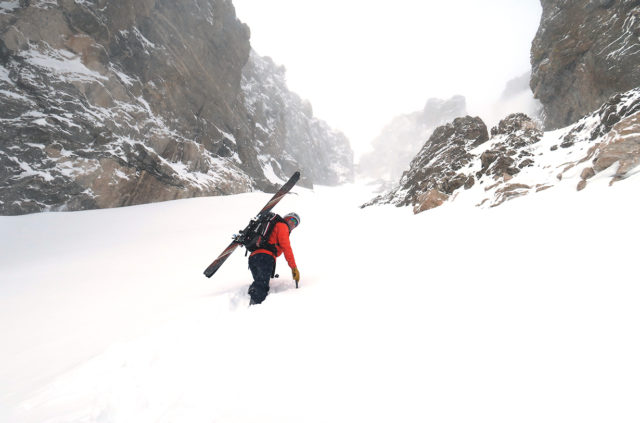 Sam Shaheen reviews the 2019 Petzl Meteor Helmet for Blister