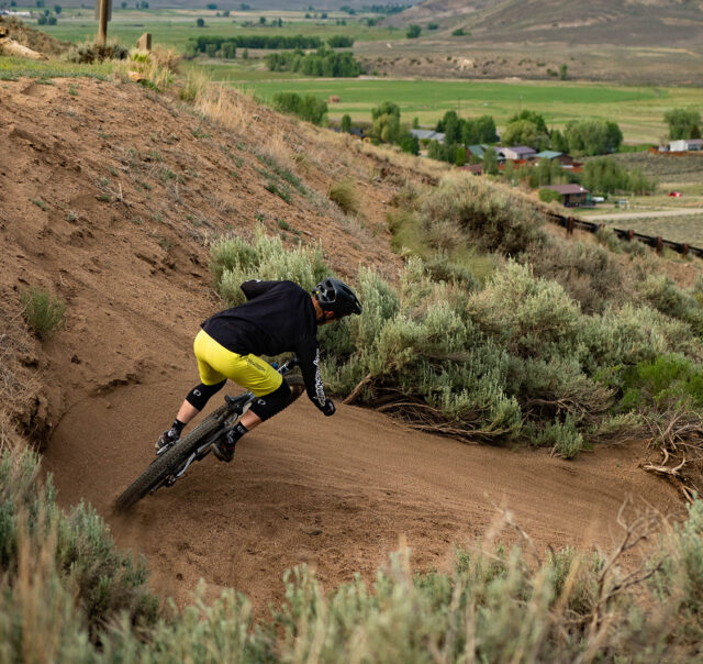 Dylan Wood and Eric Freson review the Pivot Trail 429 for Blister