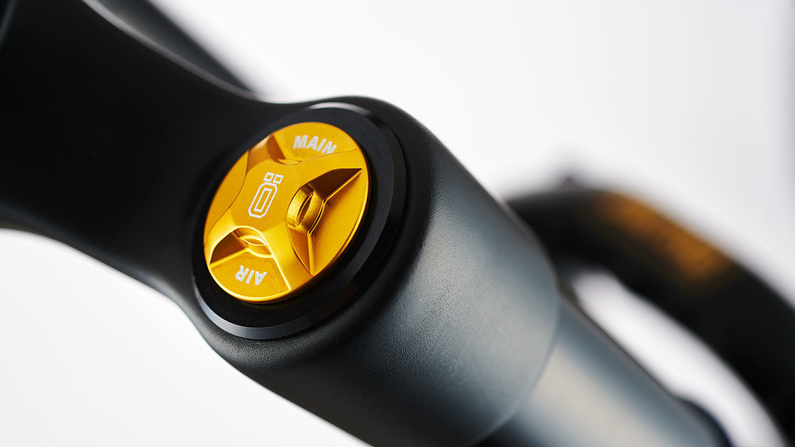 David Golay reviews the Ohlins RXF38 for Blister