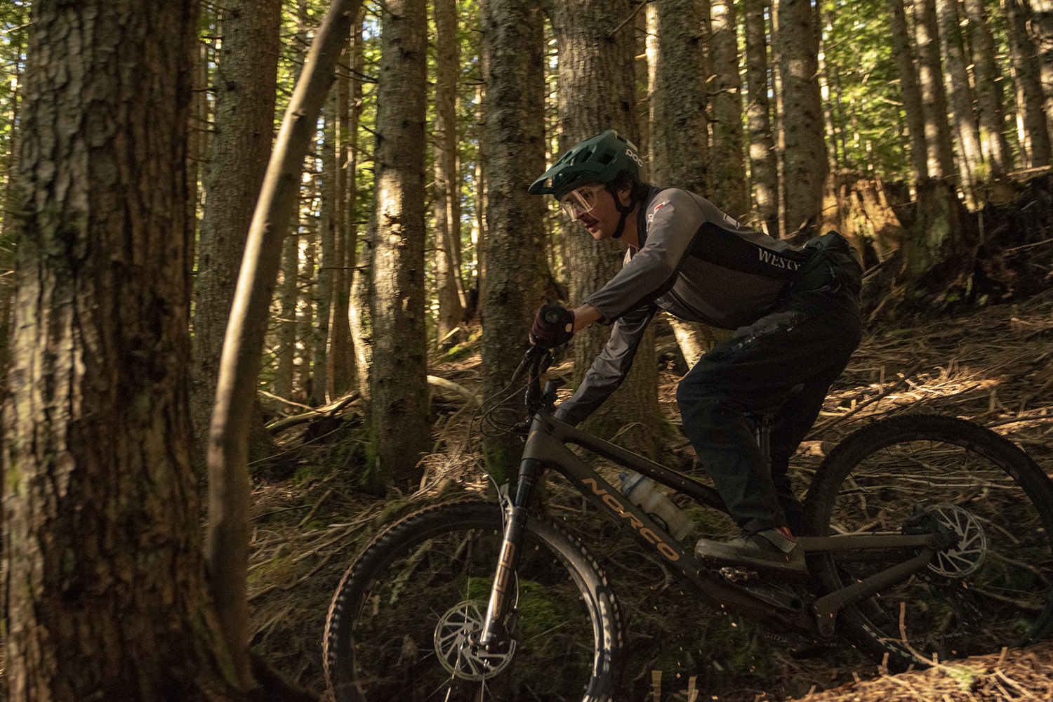 7Mesh Thunder Pants Review: Fit for Slavic God Perun - Singletracks  Mountain Bike News