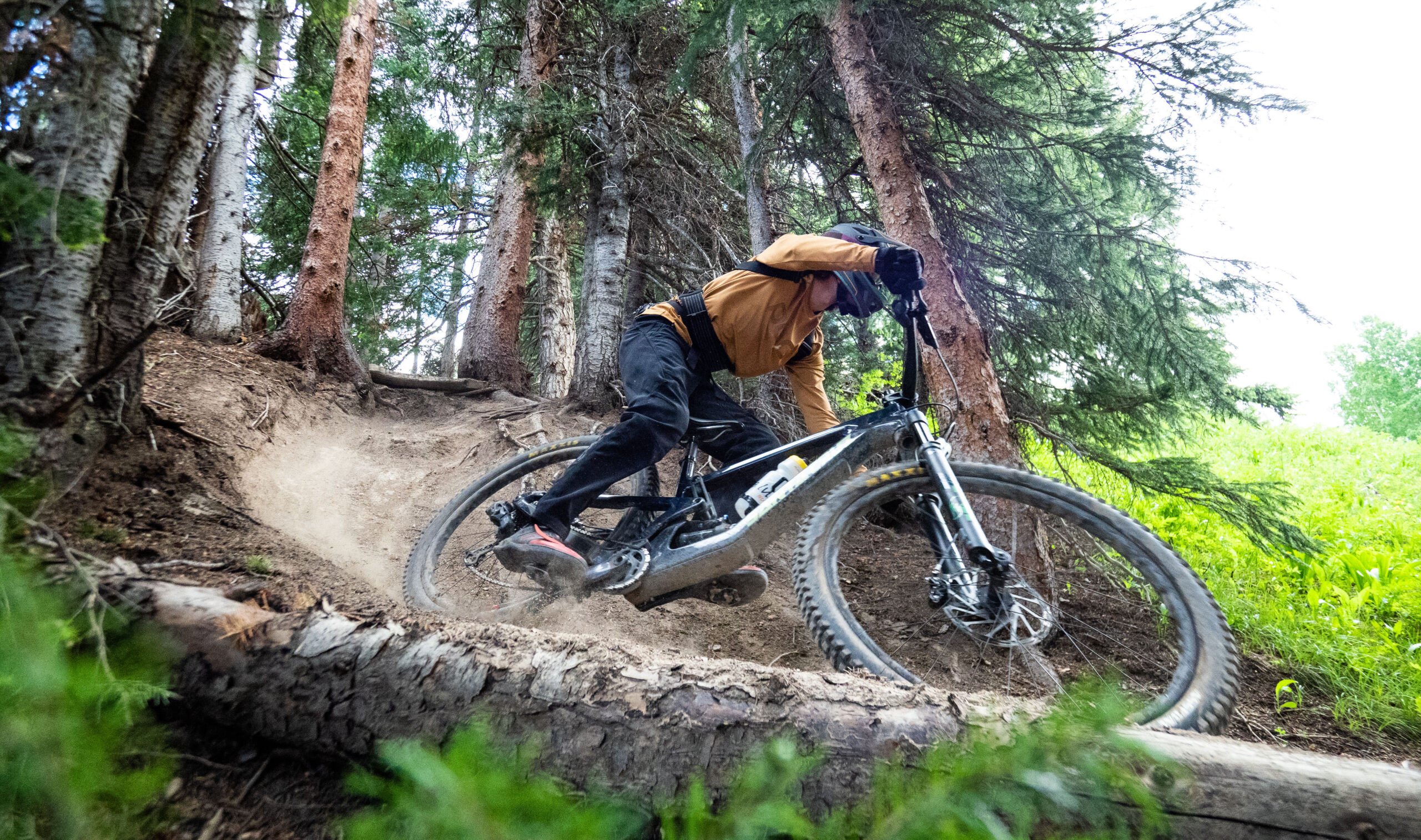 David Golay and Dylan Wood review the Santa Cruz Megatower for Blister