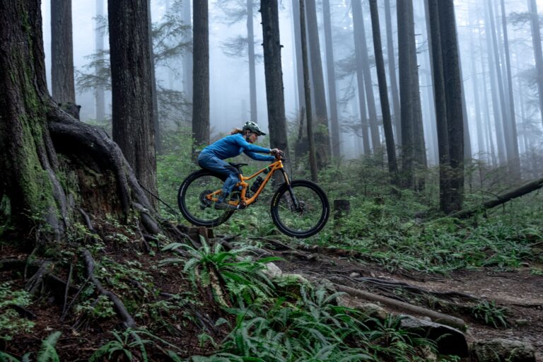 Betty Birrell riding the North Shore (Photo: Travis Rummel)