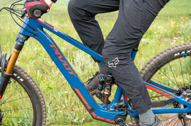 Simon Stewart and Dylan Wood review the Pivot Shuttle SL for Blister