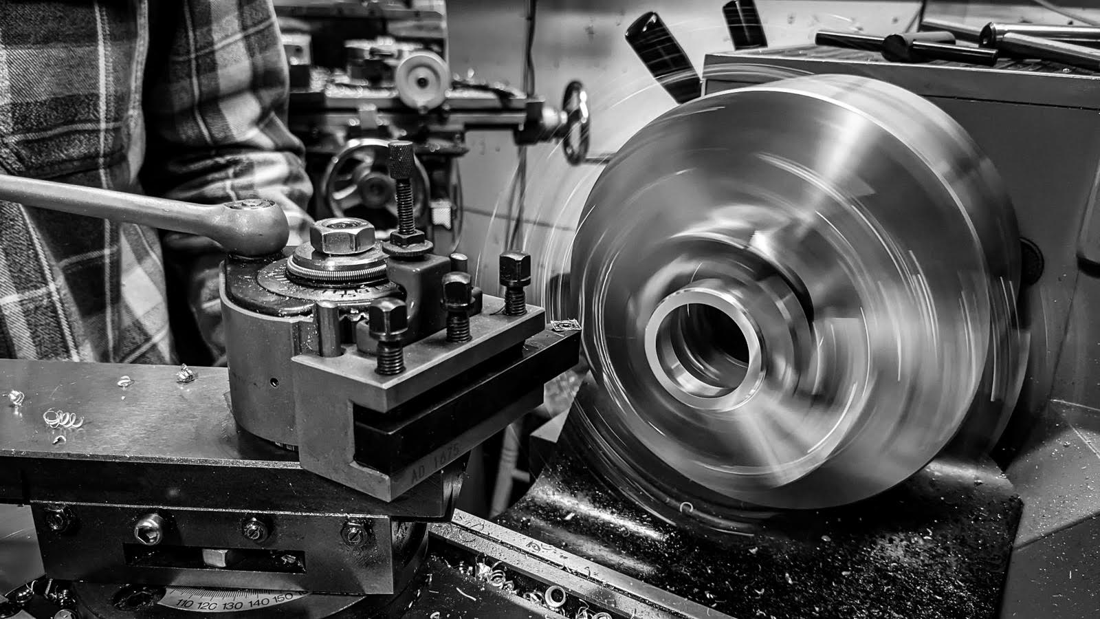 Pinner Machine Shop on Self-Taught Machining, Making Parts in a Kitchen, & More (Ep.136)Pinner Machine Shop on Self-Taught Machining, Making Parts in a Kitchen, & More (Ep.136)