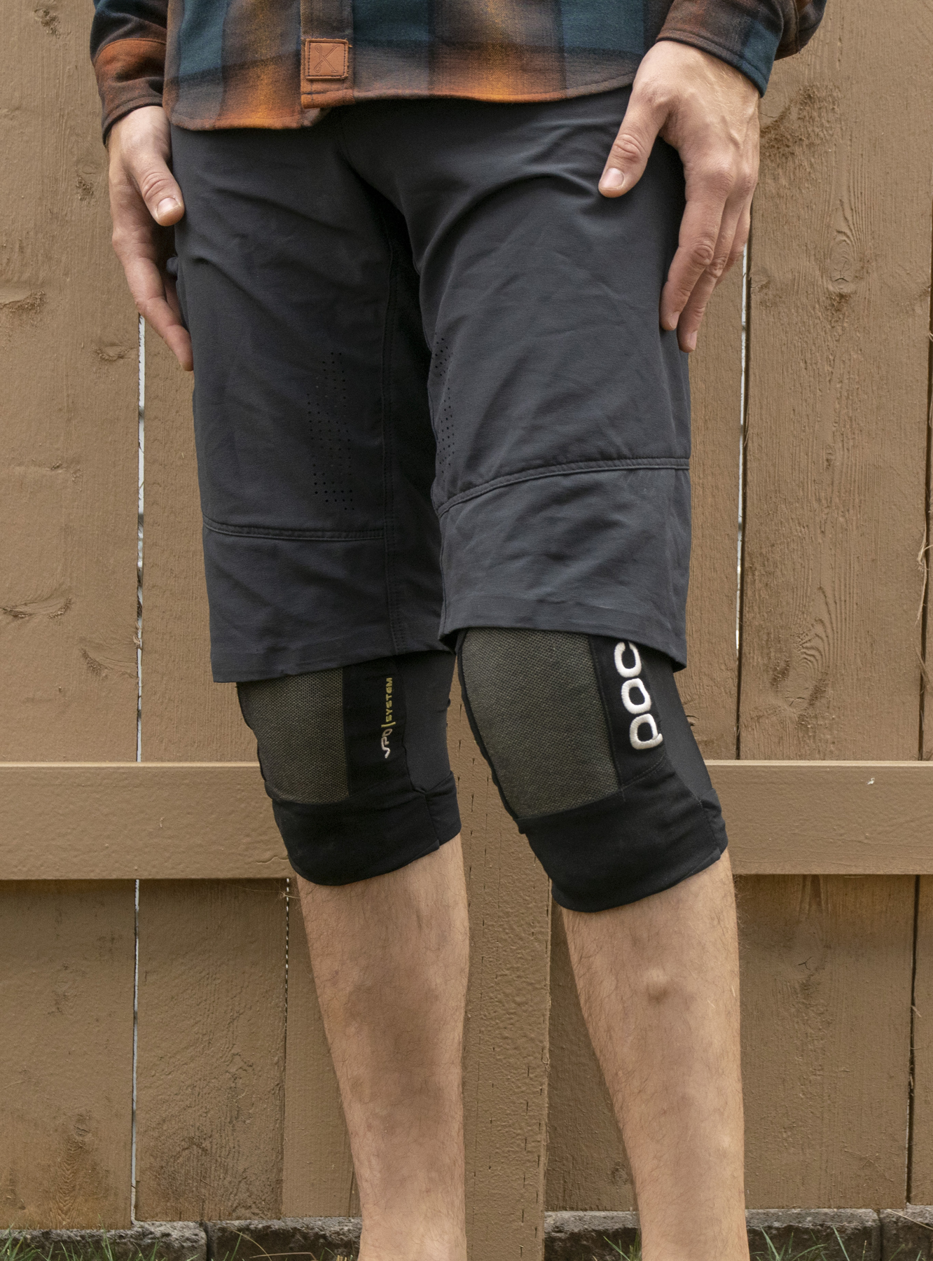 MTB Knee Pad Roundup — 2022 Blister