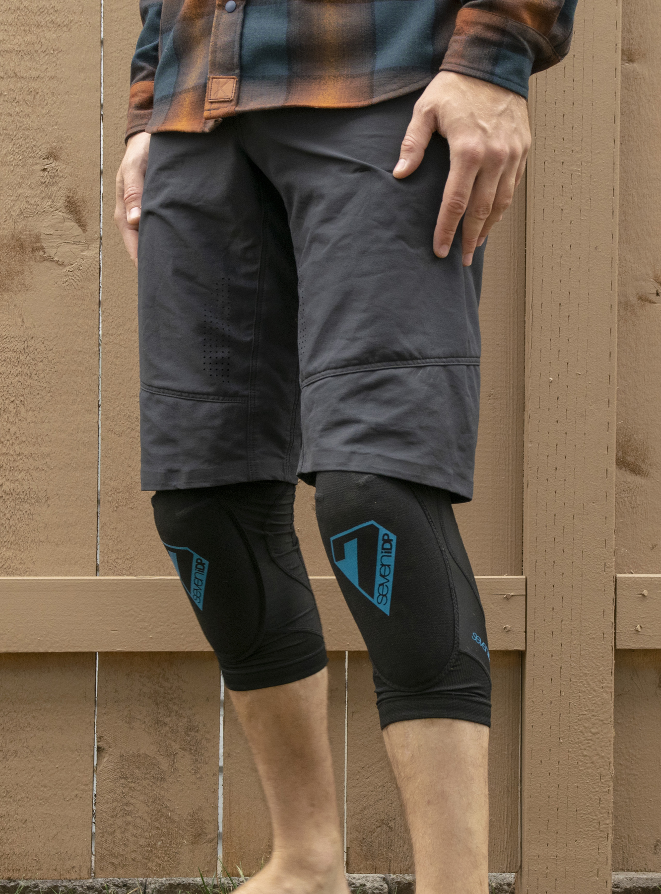 MTB Knee Pad Roundup — 2022 Blister