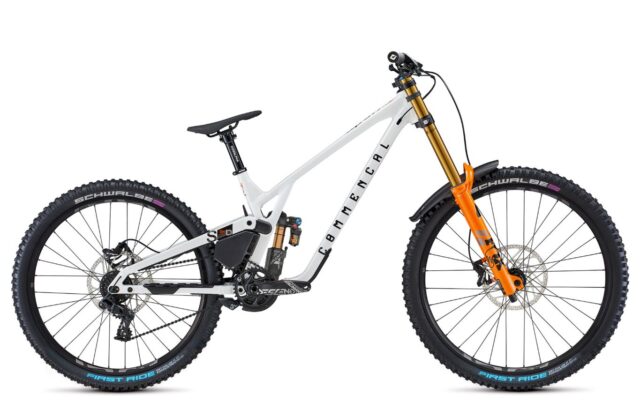 David Golay reviews the Commencal Supreme DH V5 for Blister