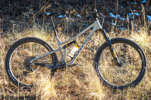 Simon Stewart and Dylan Wood review the Commencal T.E.M.P.O. for Blister