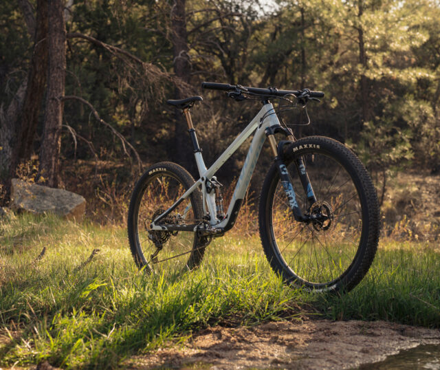 David Golay reviews the Pivot Mach 4 SL for Blister