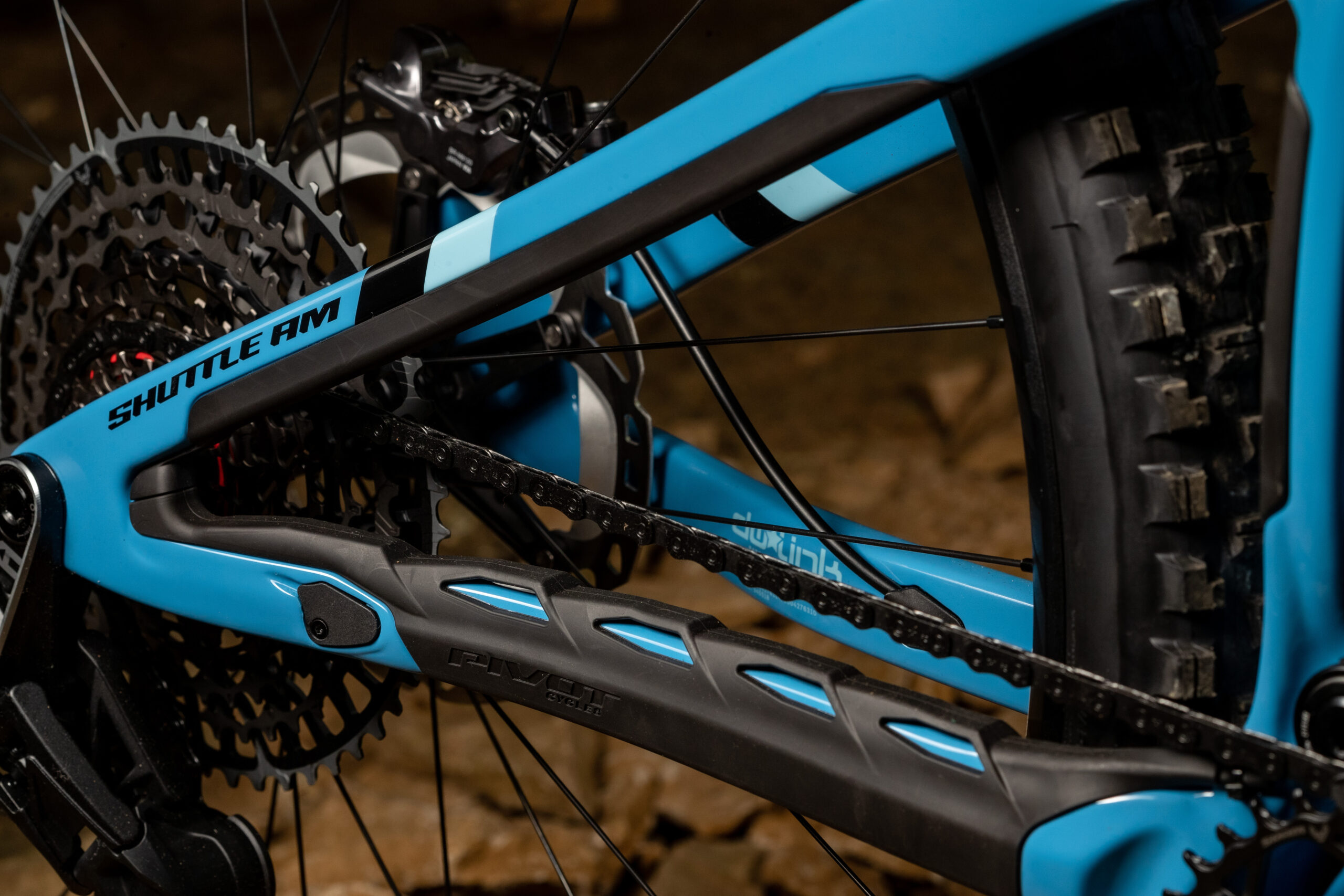 Simon Stewart reviews the Pivot Shuttle AM for Blister