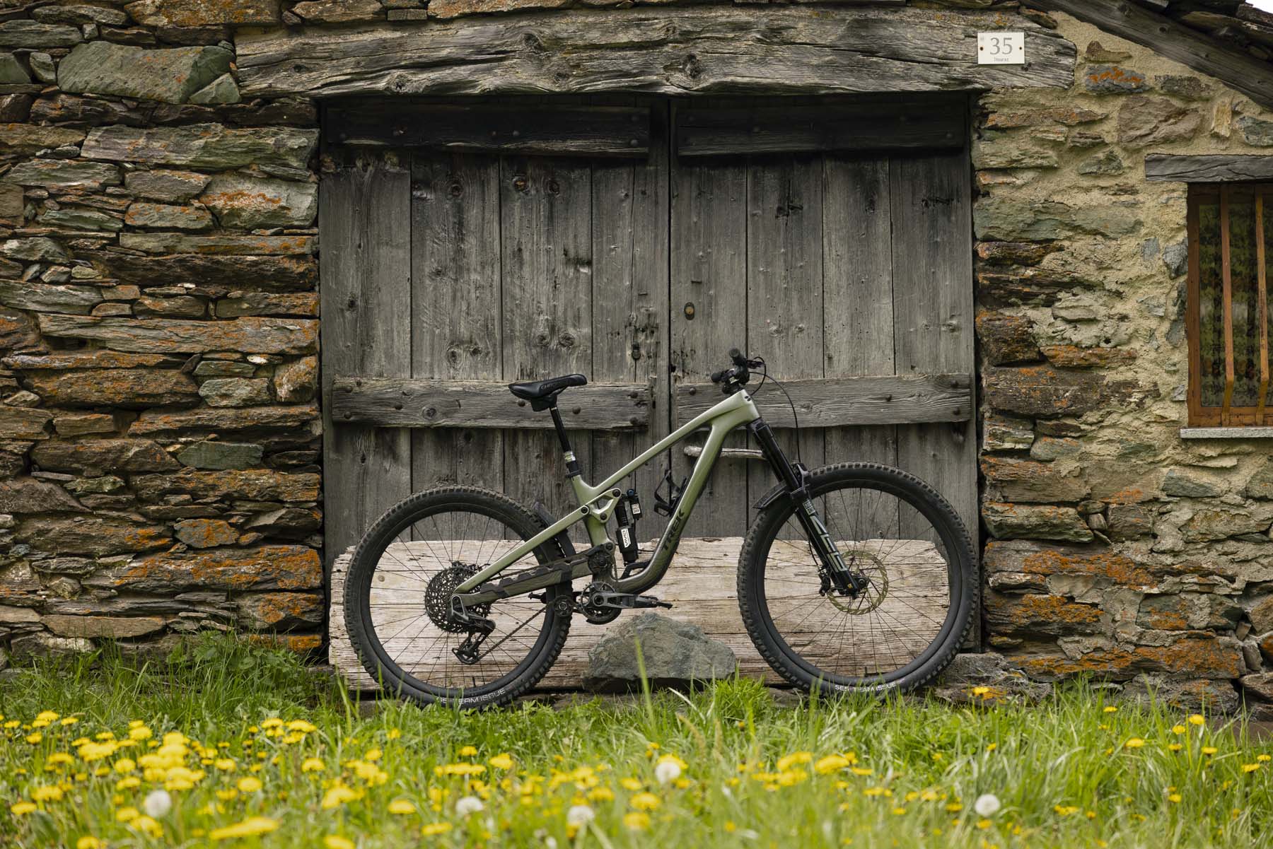 David Golay reviews the 2024 Trek Slash for BLISTER