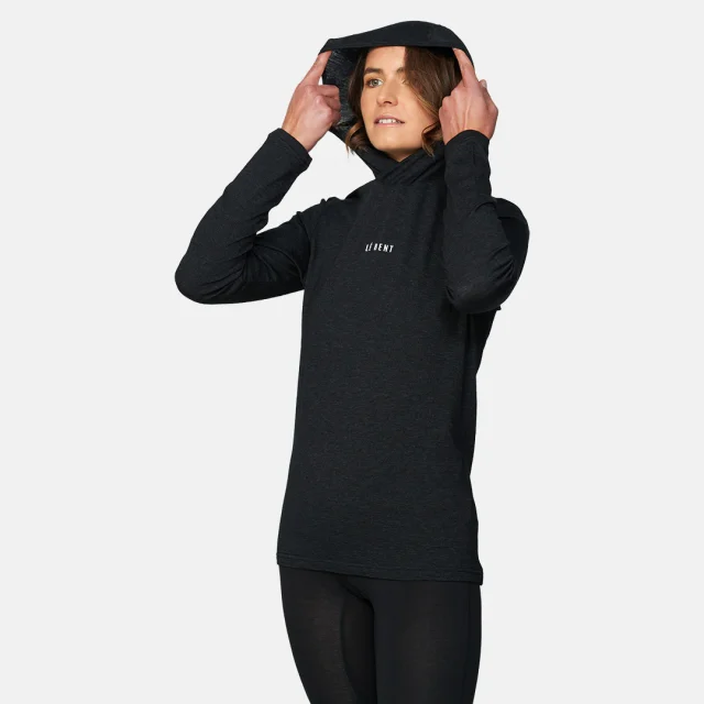 Kara Williard reviews the Lé Bent Women’s Feathertop Ultralight Hooded Long Sleeve Tee for BLISTER.