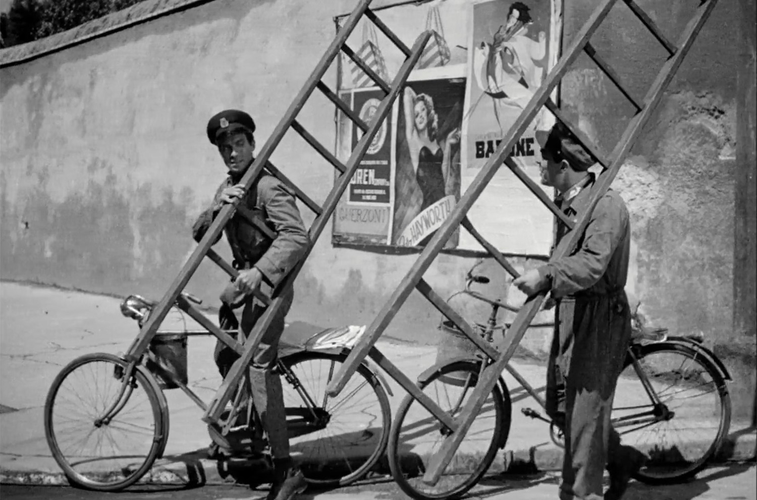 ‘Bicycle Thieves’ is widely regarded as one of the greatest movies ever made, so we thought it would be a fitting way to introduce our first bike film on Blister Cinematic. Jonathan is joined by BLISTER senior bike editor, Simon Stewart, to talk about the film, why it still matters, and why they believe that everyone who loves bikes ought to see it.