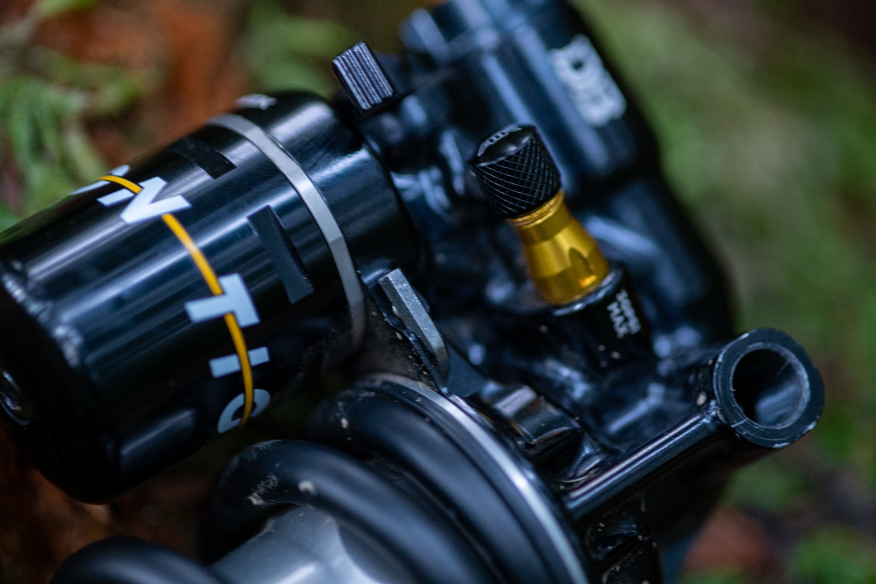 Blister reviews the Cane Creek Tigon rear shock