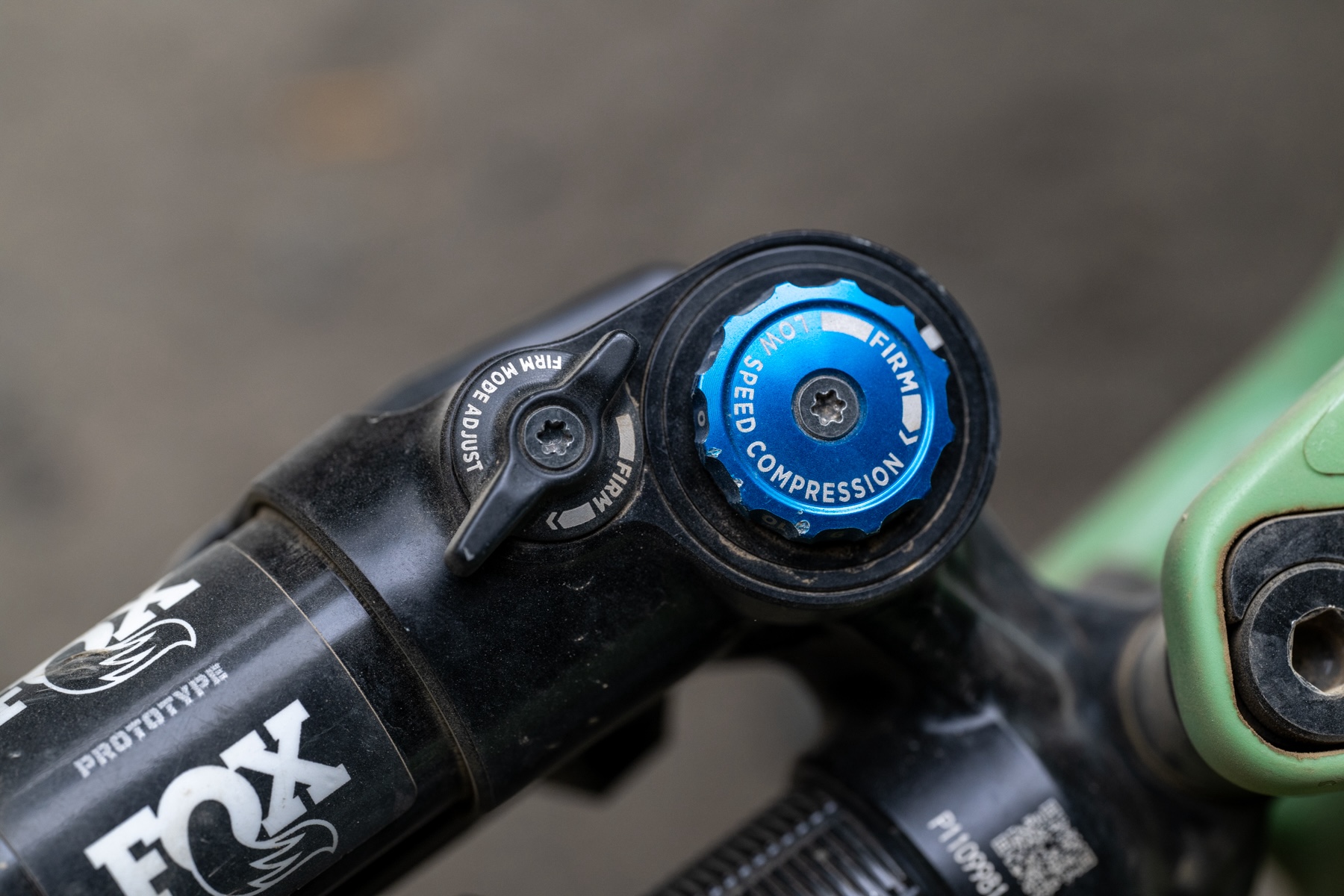 Blister reviews the Fox Live Valve Neo electronic shocks