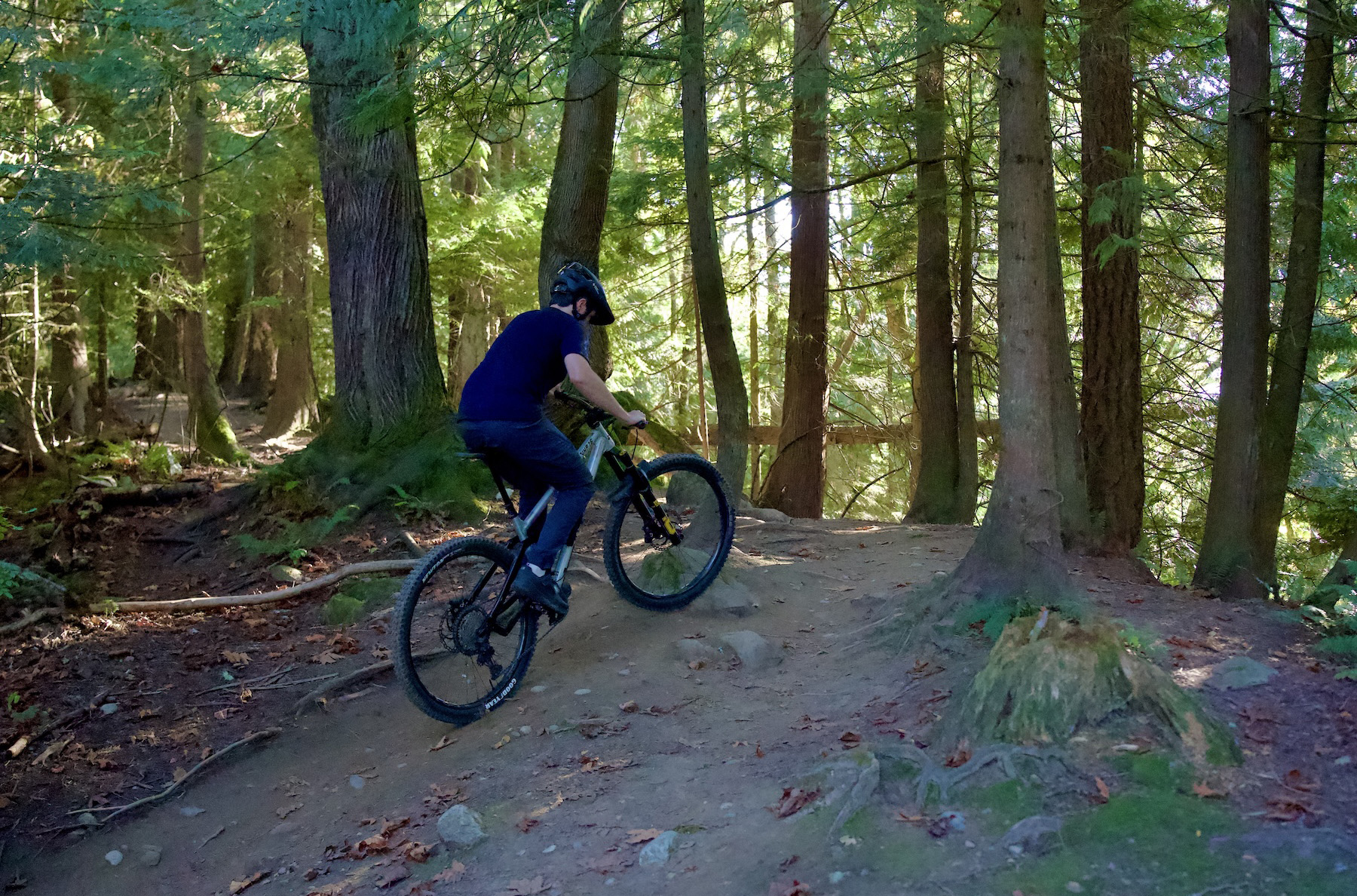 Zack Henderson reviews the Pearl Izumi Summit MTB Pants for BLISTER.