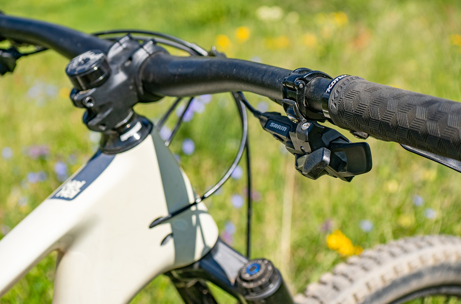 Kona Hei Hei 10 — SRAM Eagle 90 Transmission shifter