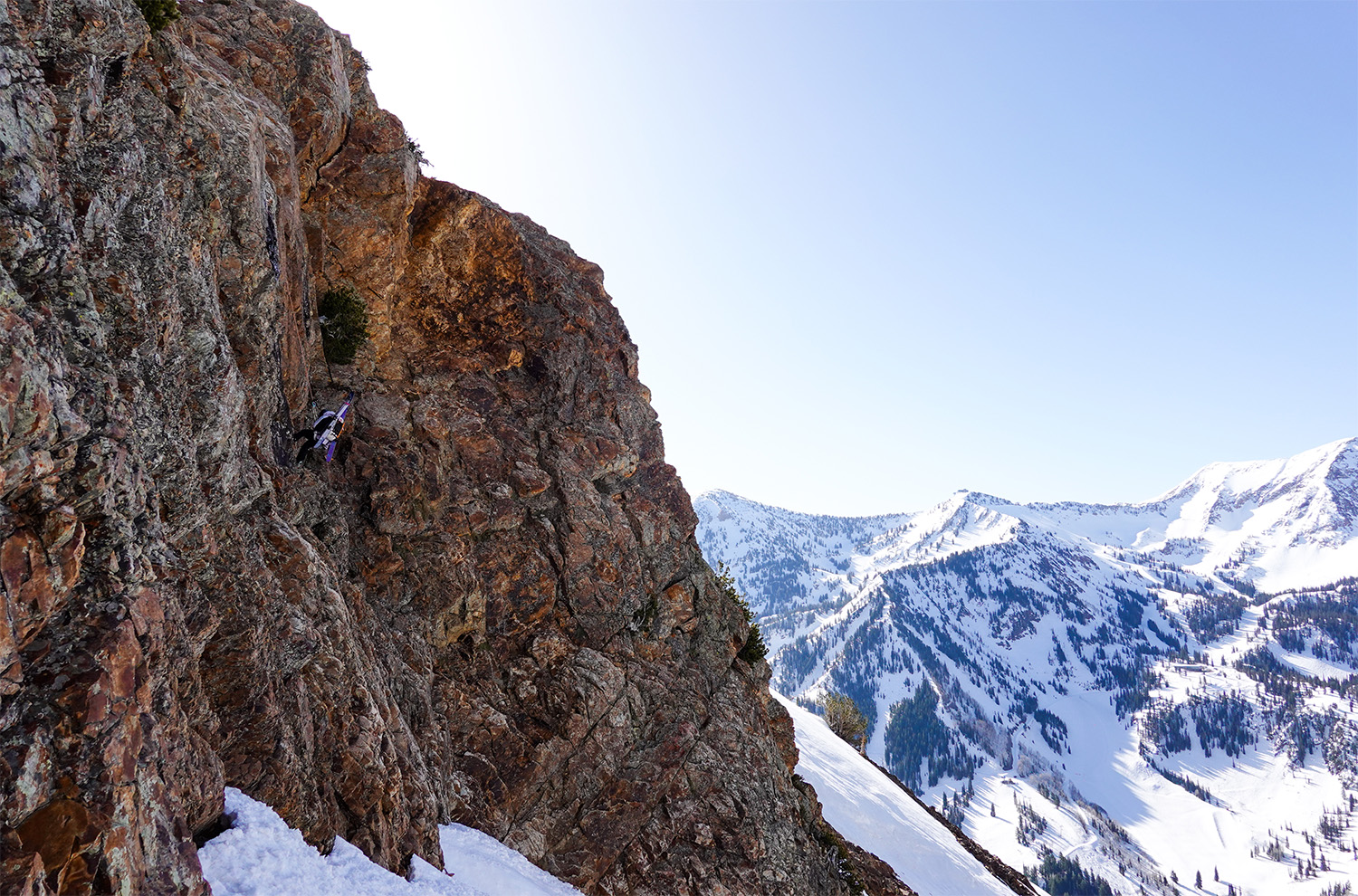 Mali Noyes just pulled off a mind-blowing feat in the ski world: completing the Chuting Gallery in 47 days. That’s 93 chutes (she actually did more than that) around the Wasatch in 47 days, with over 200,000 feet of vert climbed, while navigating tricky conditions, complex terrain, incredible physical demands, and mental and emotional fatigue. And she pulled it all off in a time that seems almost unfathomable. So how did she do it? And what led her to take it on? Jonathan Ellsworth talks with Mali about all of it, including some of the best advice she received from Greg Hill, Cody Townsend, Janelle Smiley, and Sam Smoothy.