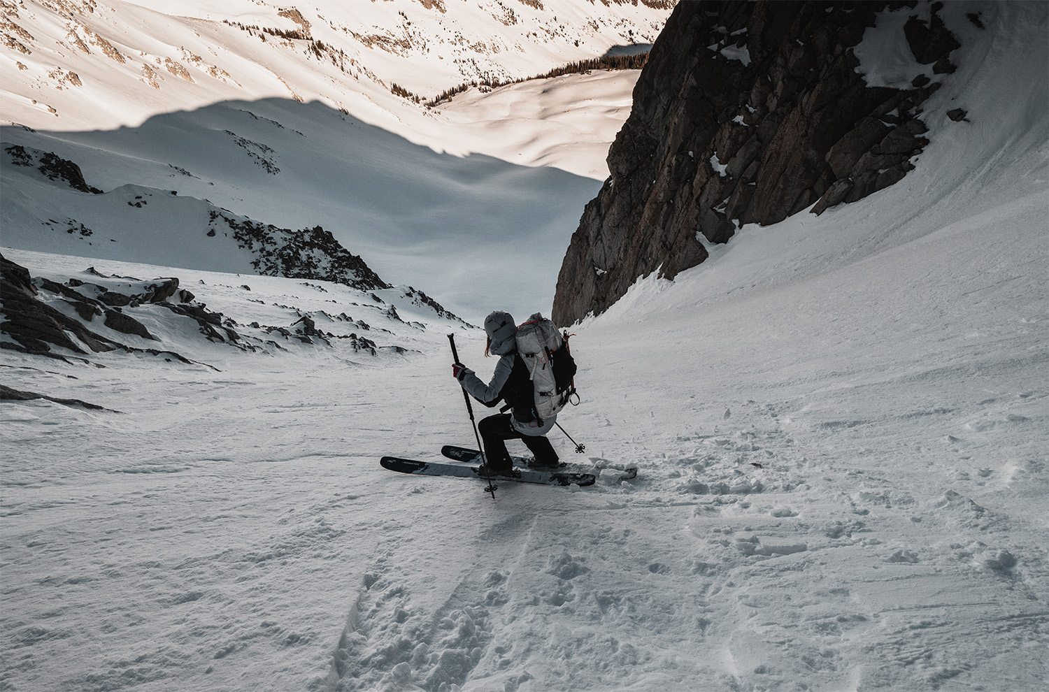 Mali Noyes just pulled off a mind-blowing feat in the ski world: completing the Chuting Gallery in 47 days. That’s 93 chutes (she actually did more than that) around the Wasatch in 47 days, with over 200,000 feet of vert climbed, while navigating tricky conditions, complex terrain, incredible physical demands, and mental and emotional fatigue. And she pulled it all off in a time that seems almost unfathomable. So how did she do it? And what led her to take it on? Jonathan Ellsworth talks with Mali about all of it, including some of the best advice she received from Greg Hill, Cody Townsend, Janelle Smiley, and Sam Smoothy.