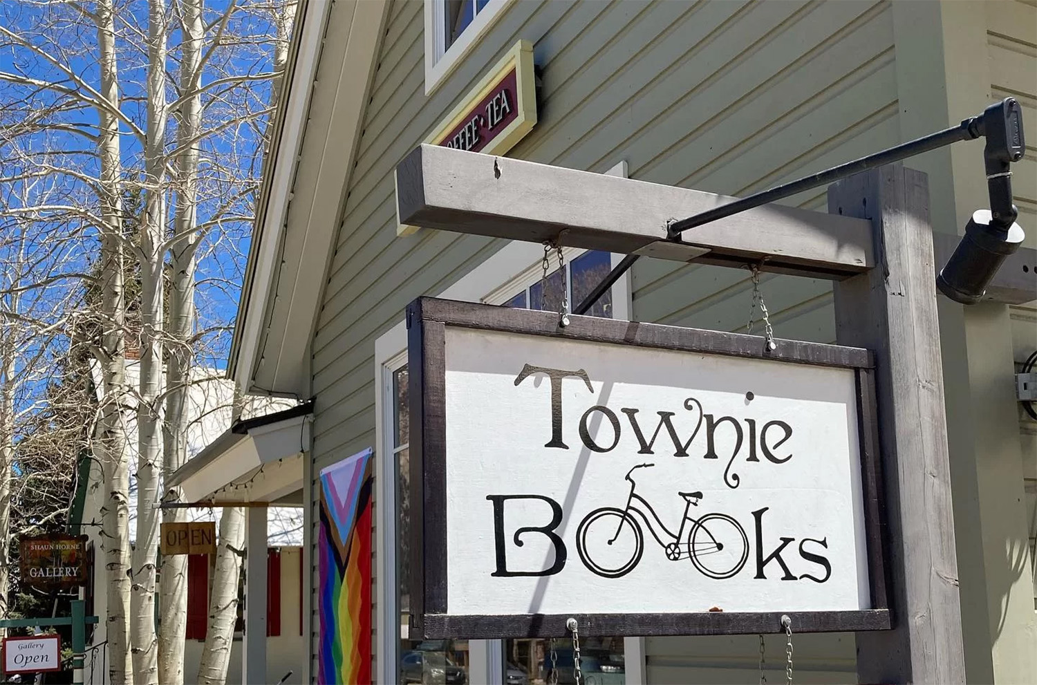 On CRAFTED, Jonathan talks books, book recommendations, the state of independent bookstores, the art of reading, and the craft of writing, and our guest is the perfect person to talk about it all. Arvin Ram is a writer, avid reader, owner of the indie bookstore, Townie Books, and the director of the Mountain Words Festival here in Crested Butte, so we also discuss the intersection of mountain culture and book culture.
