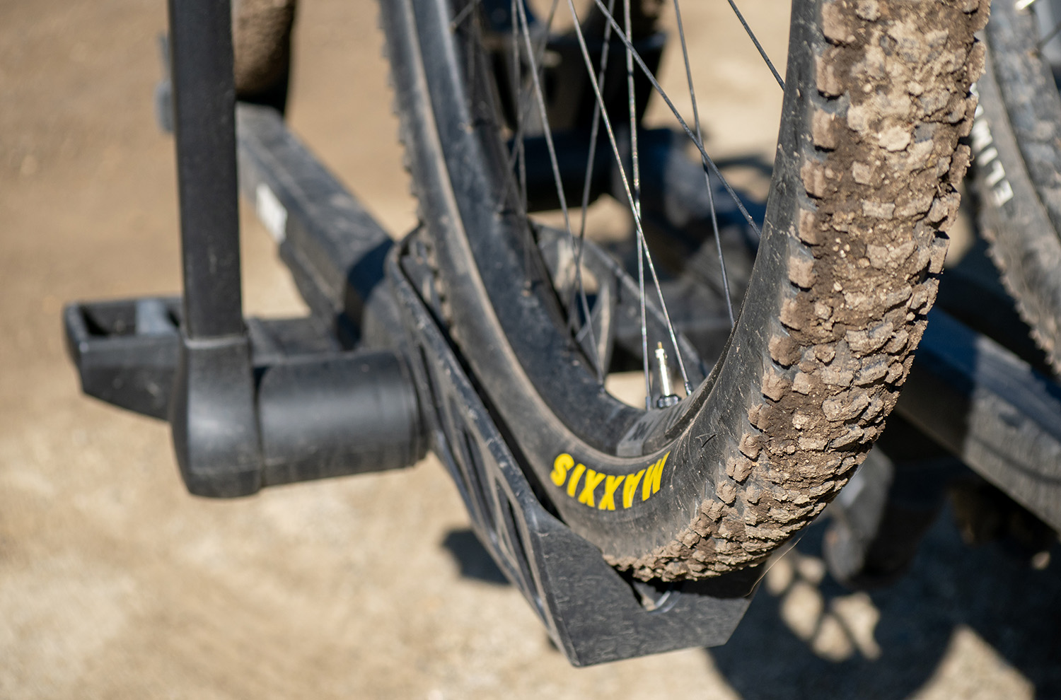 Thule T2 Pro XTR — Front Wheel Tray