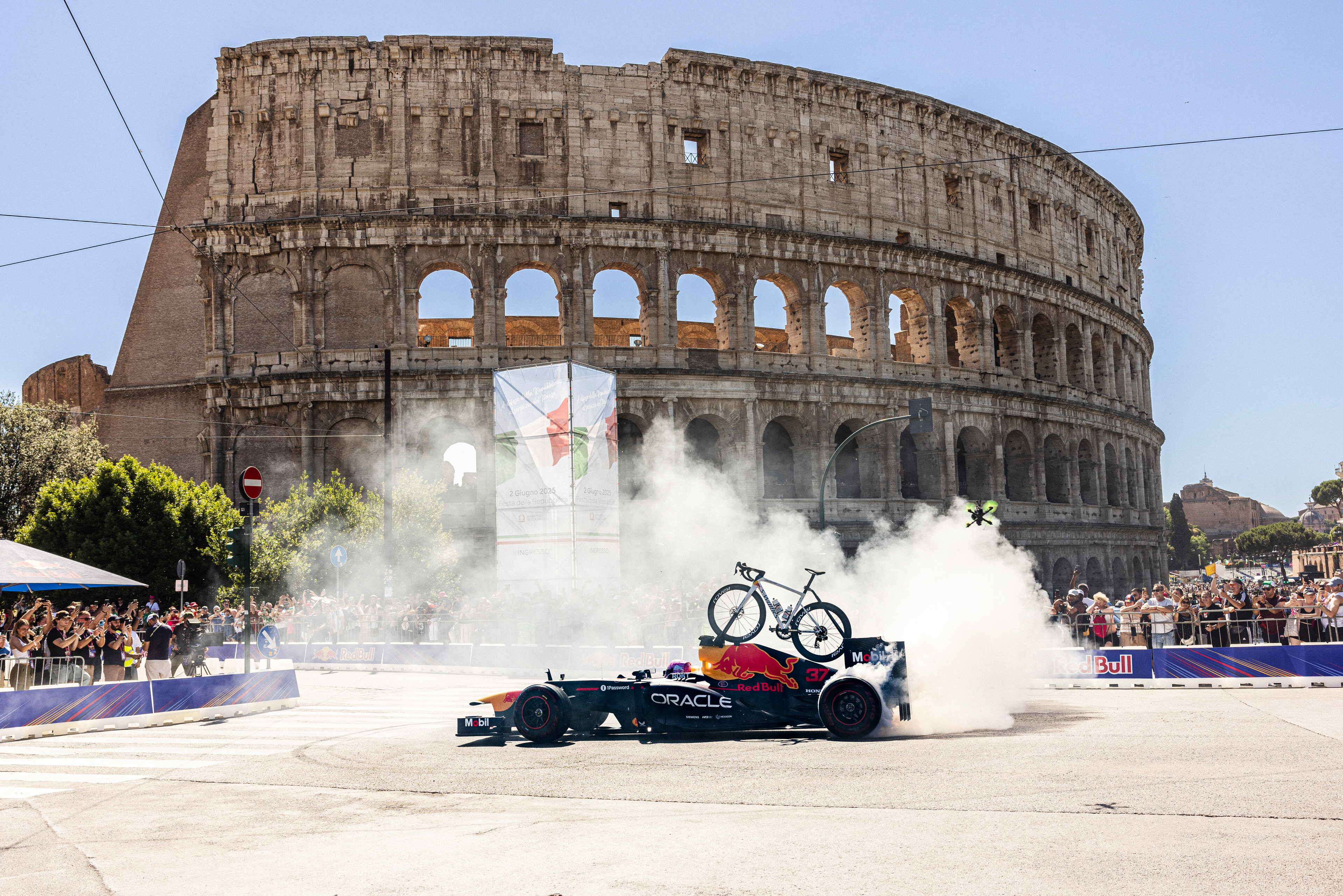 Some showmanship before the final stage of the 2025 Giro d’Italia