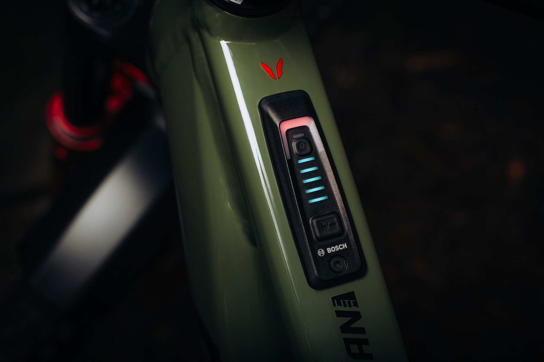 Zack Henderson reviews the Devinci E-Spartan Lite for Blister