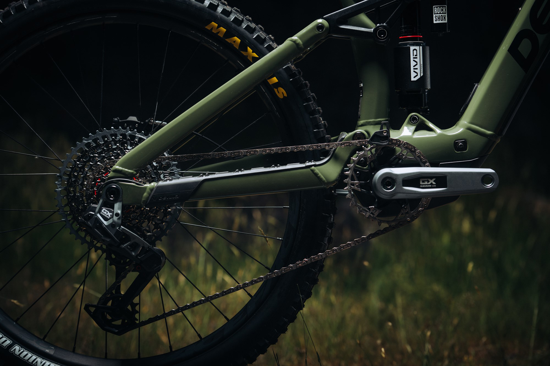 Zack Henderson reviews the Devinci E-Spartan Lite for Blister