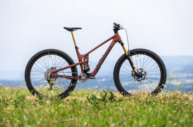 David Golay reviews the Propain Hugene 3 CF for Blister