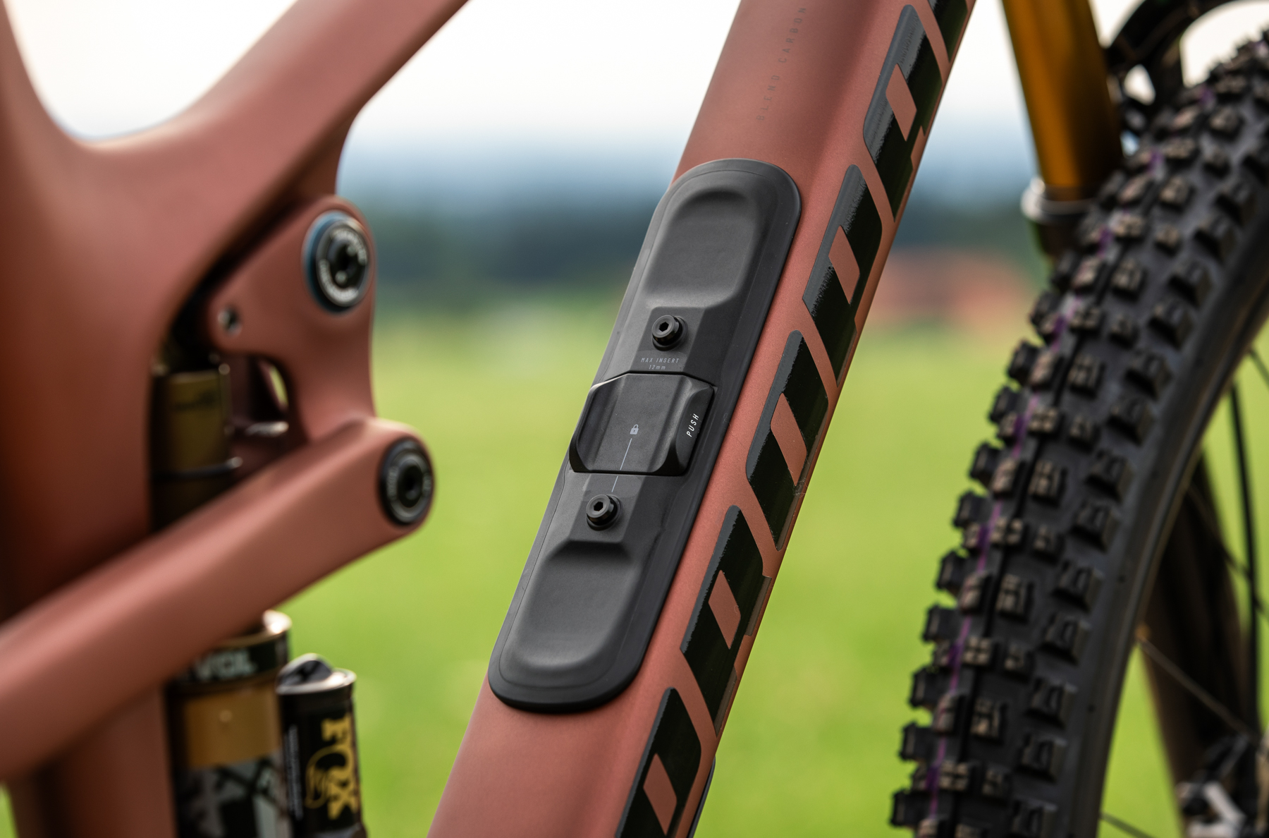 David Golay reviews the Propain Hugene 3 CF for Blister