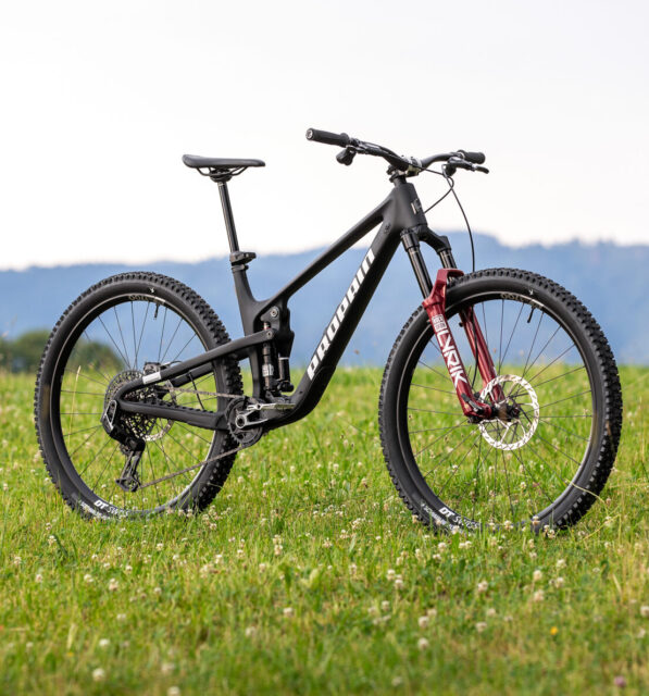 David Golay reviews the Propain Hugene 3 CF for Blister