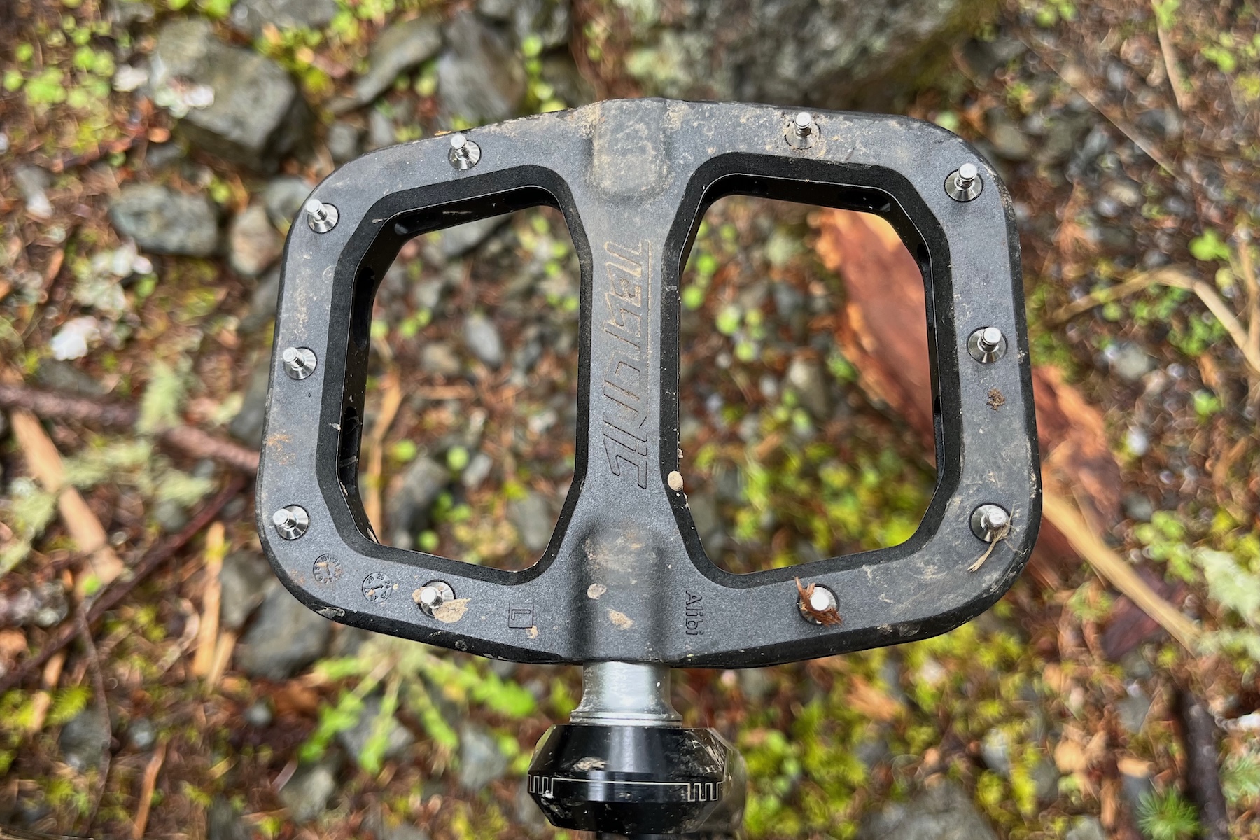 Zack Henderson reviews the Tectonic Alibi pedals for Blister Review