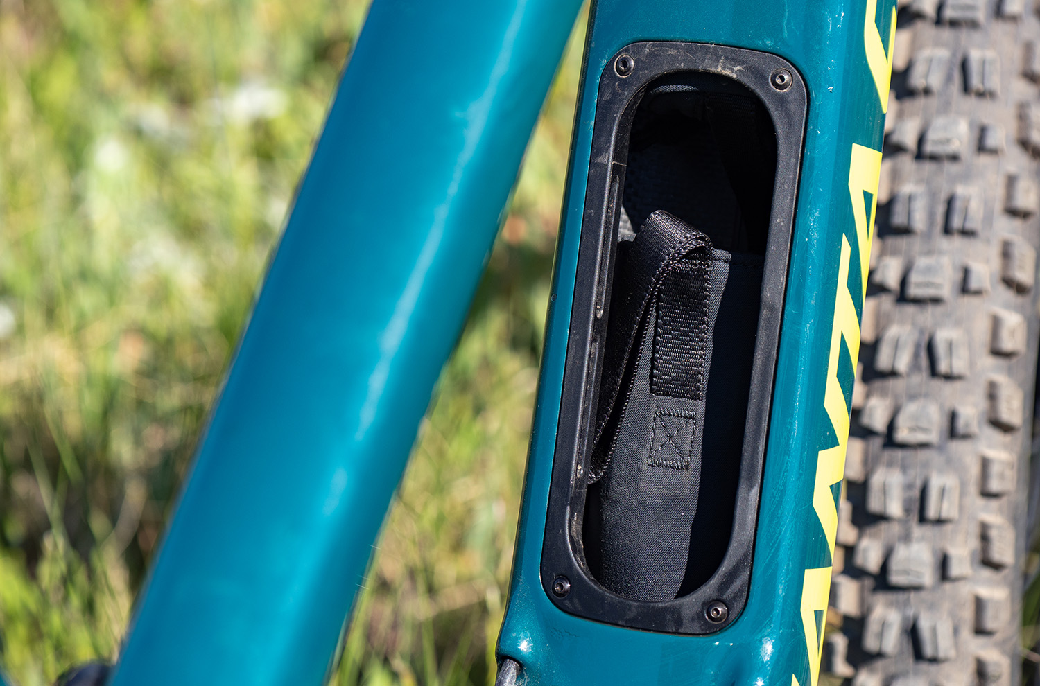 Santa Cruz Hightower 4 — in-frame downtube storage
