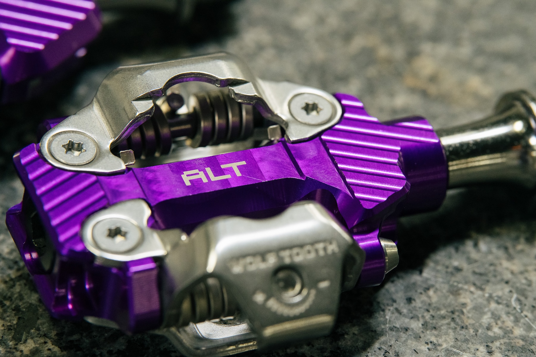BLISTER reviews Wolf Tooth's CTRL, ALT, and DEL pedals