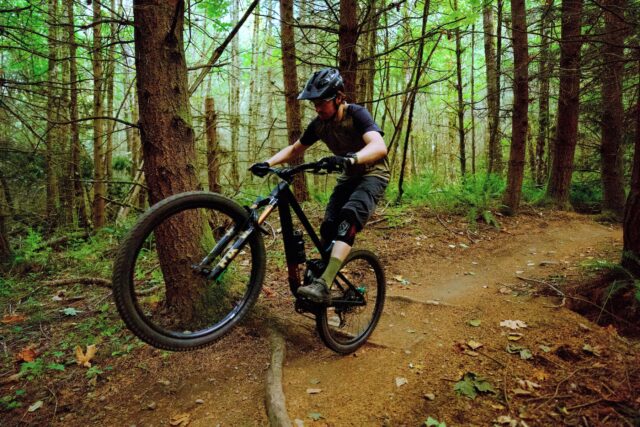 Zack Henderson reviews the FSA KFX i28 wheels for BLISTER