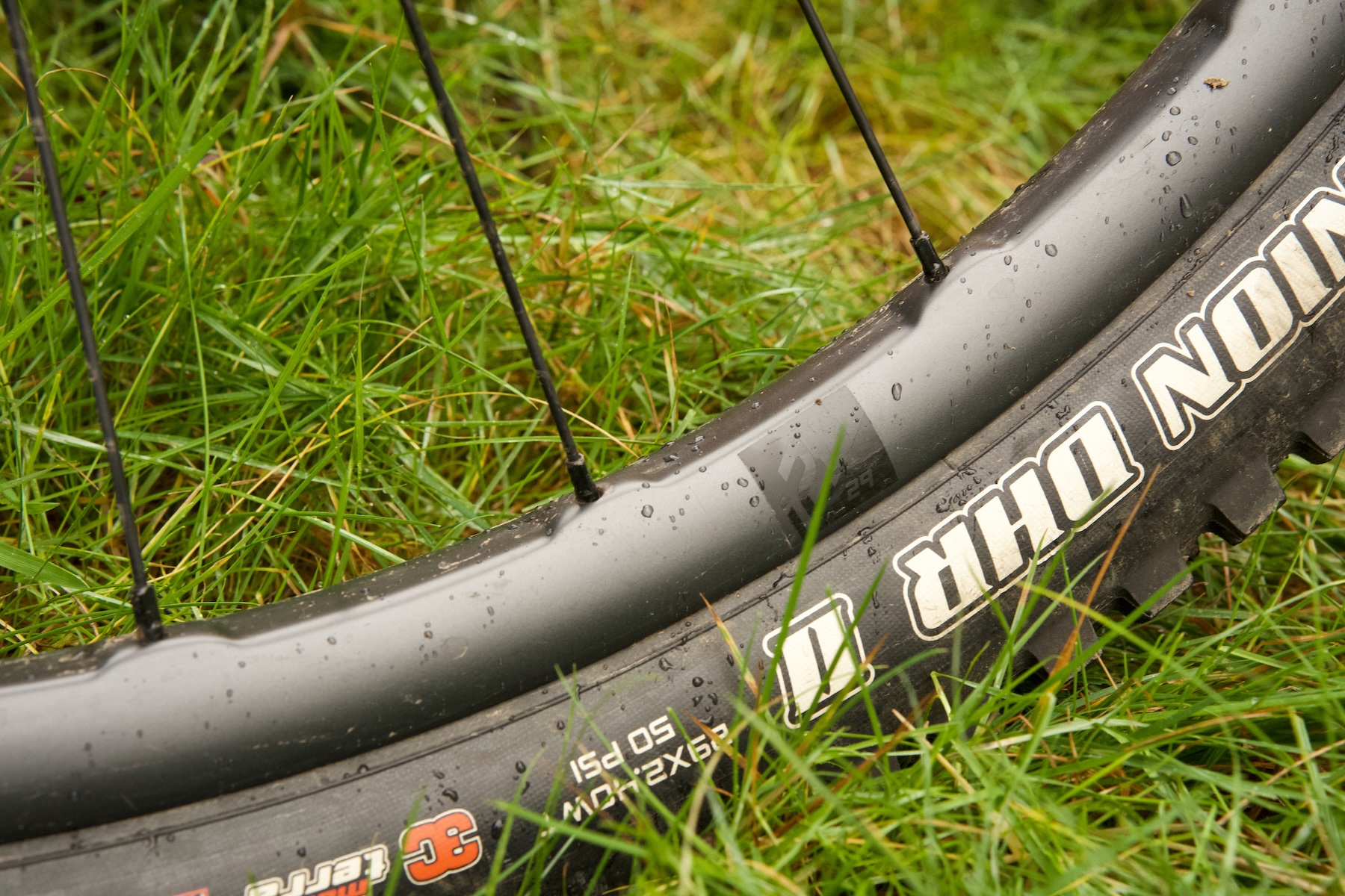 Zack Henderson reviews the FSA KFX i28 wheels for BLISTER