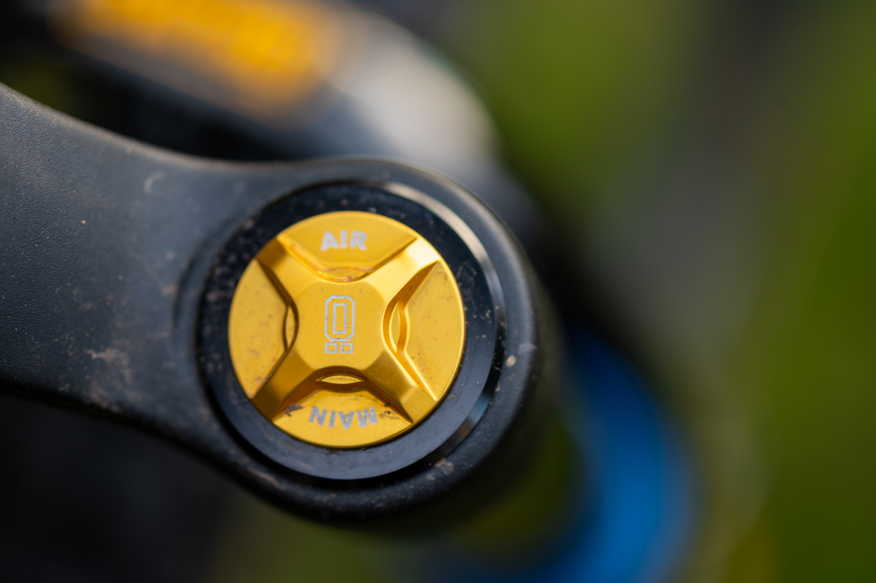 David Golay reviews the Ohlins RXF38 m.3 for Blister