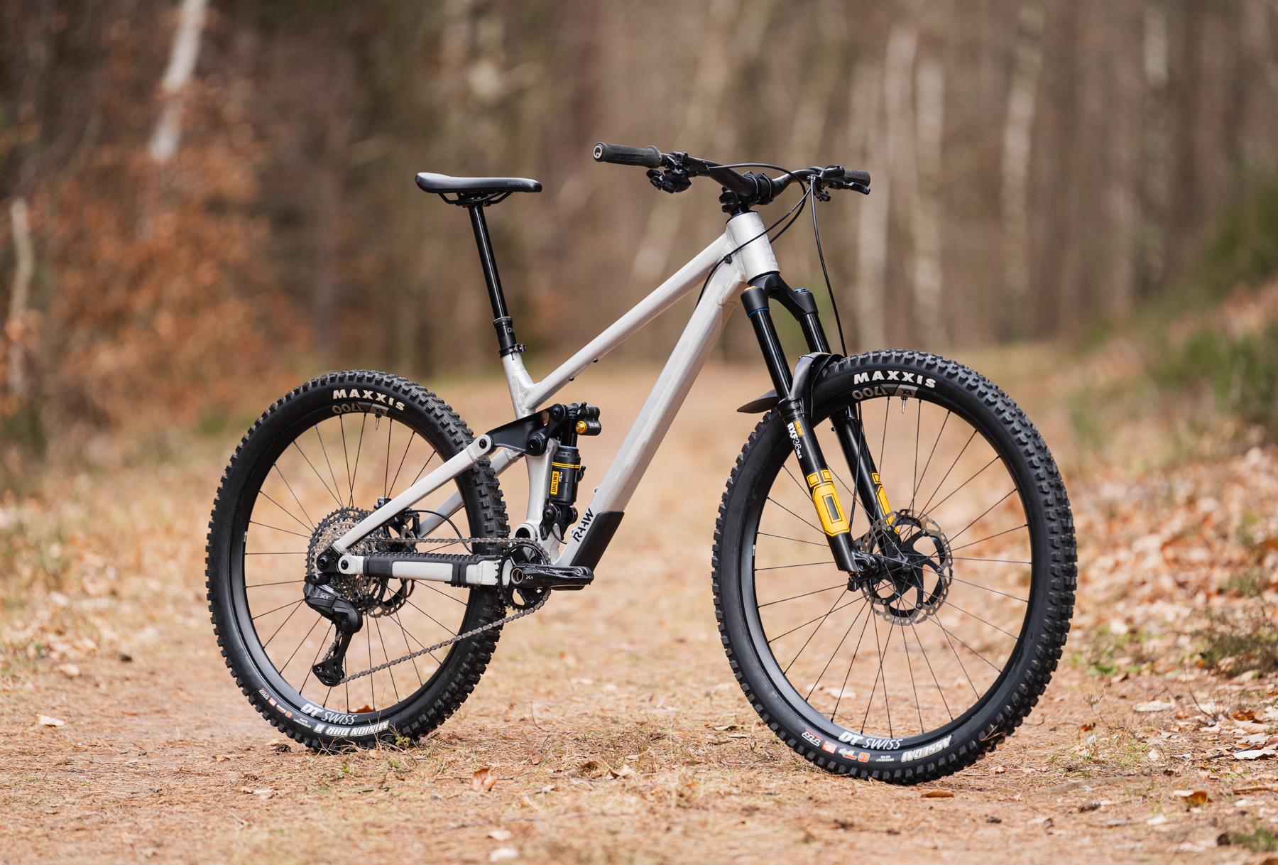 David Golay reviews the RAAW Madonna V3.2 and Jibb V2.2 for Blister