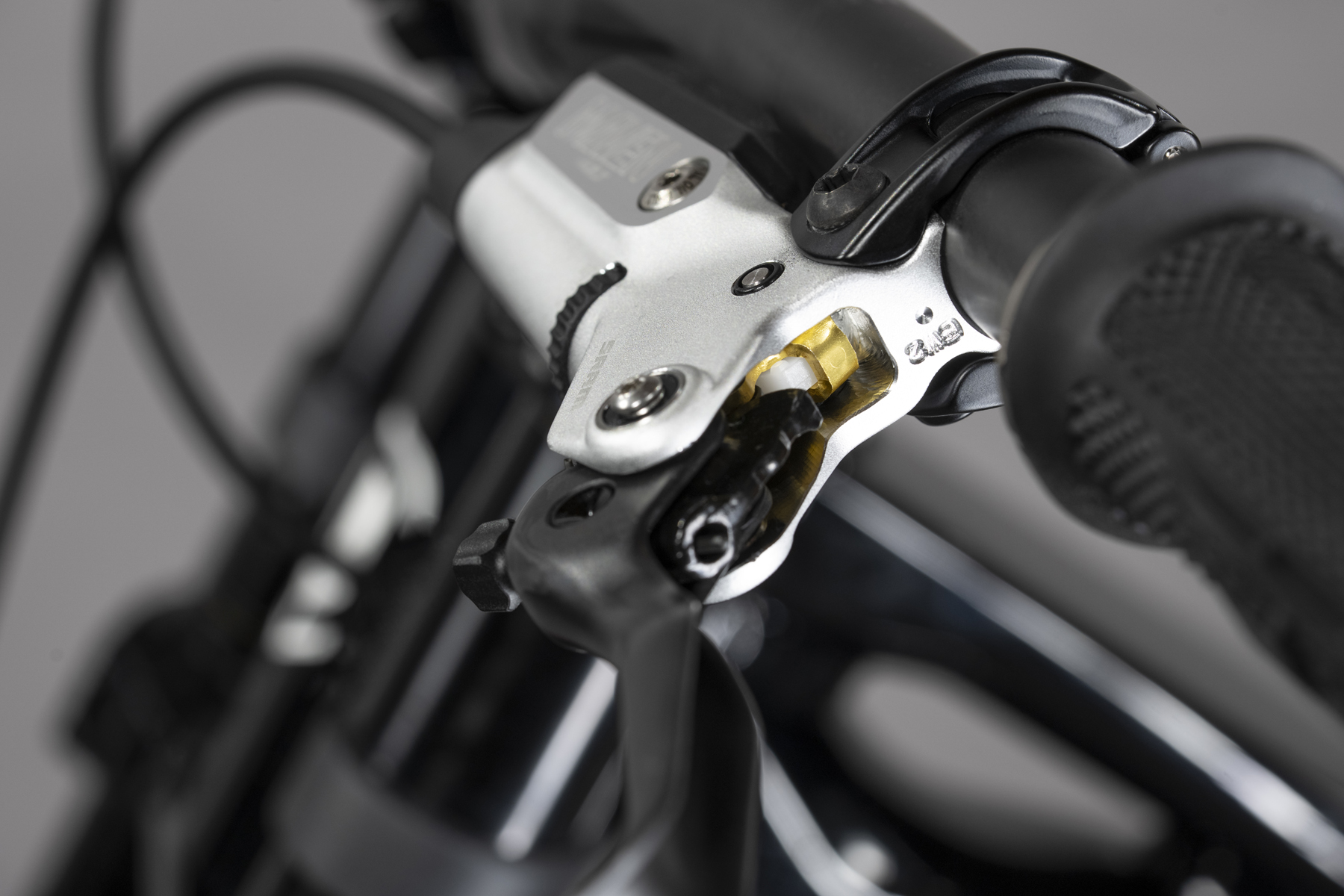 David Golay reviews the SRAM Maven B1 brakes for Blister