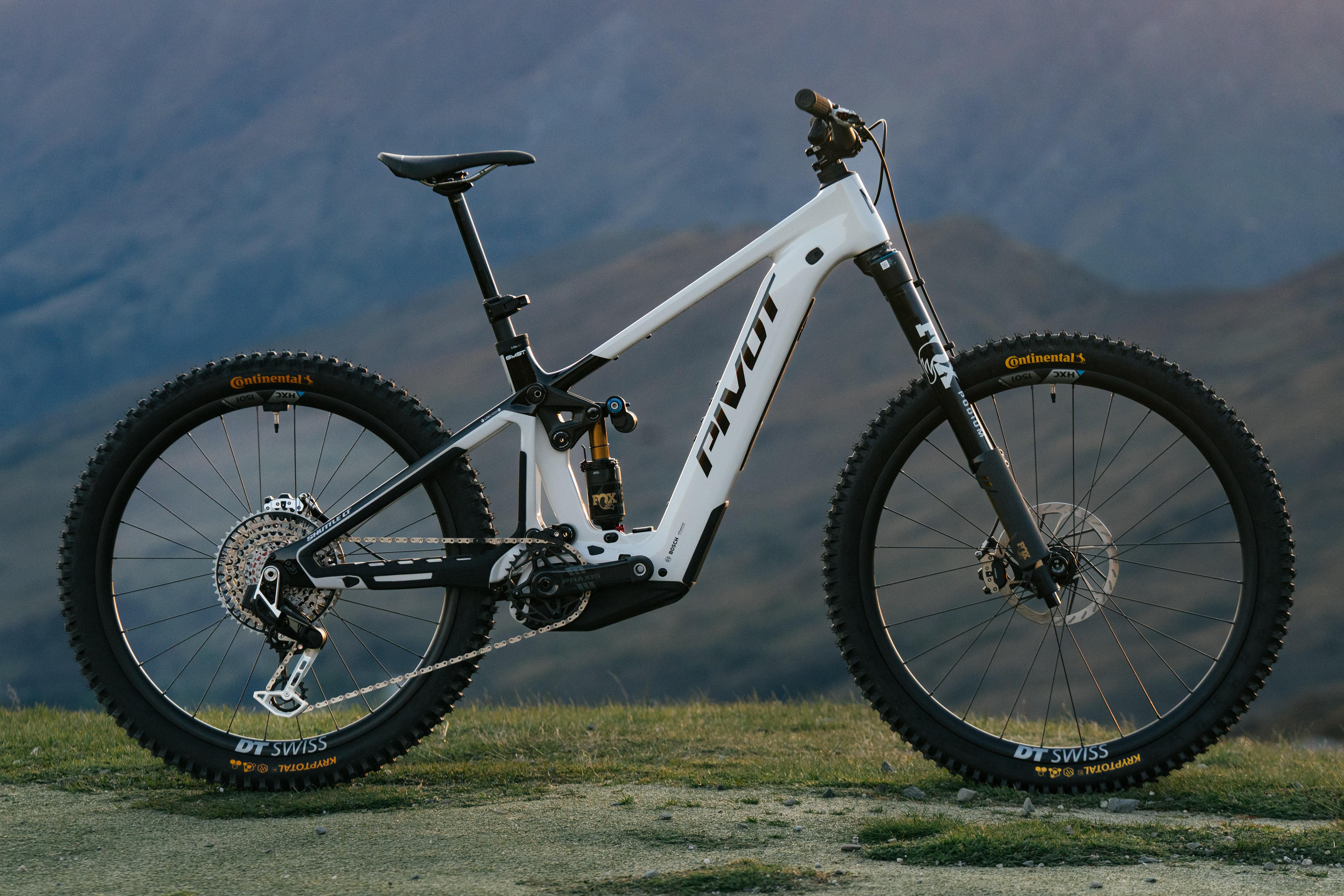 Simon Stewart reviews the Pivot Shuttle LT